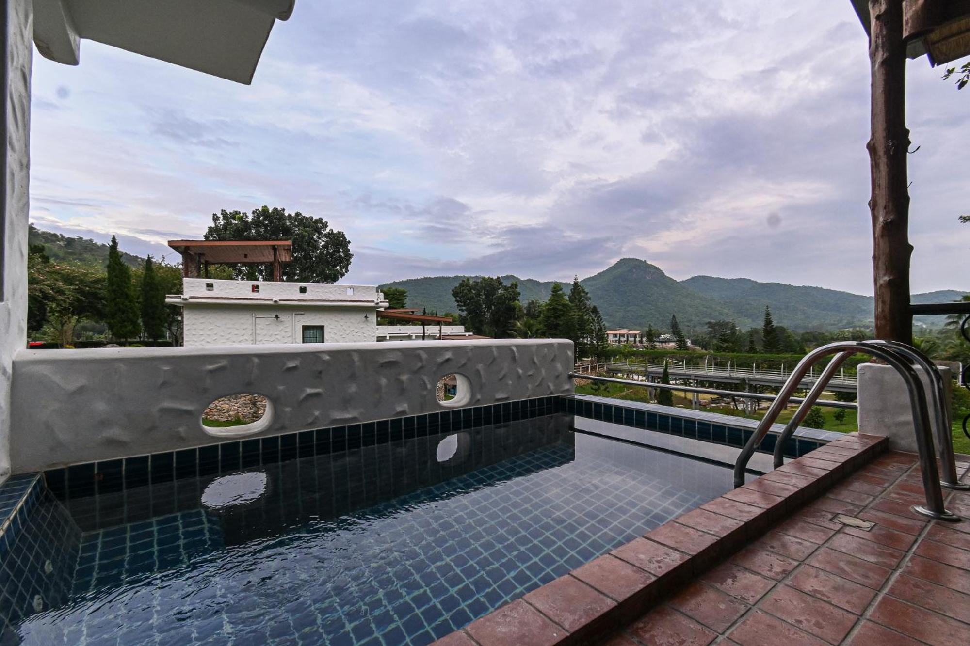 Swiss Valley Hip Resort Suan Phueng Rom bilde